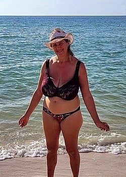 Busty Petra